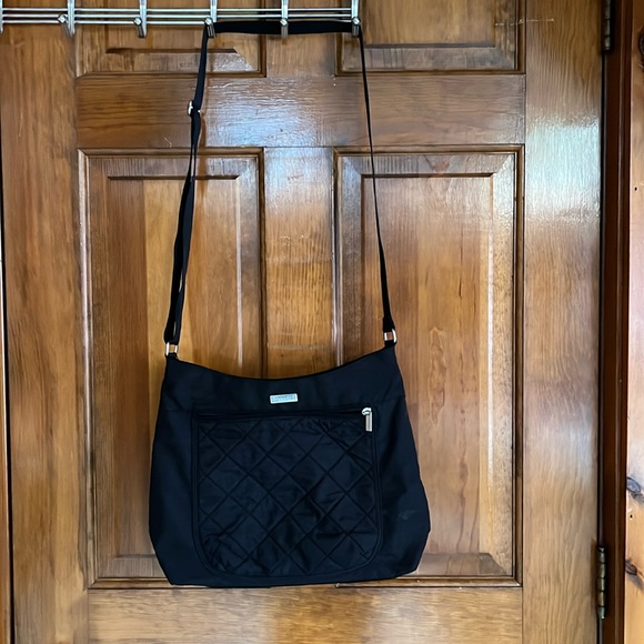 Baggallini Handbags - Baggallini Black Quilted Pocket Nylon Purse